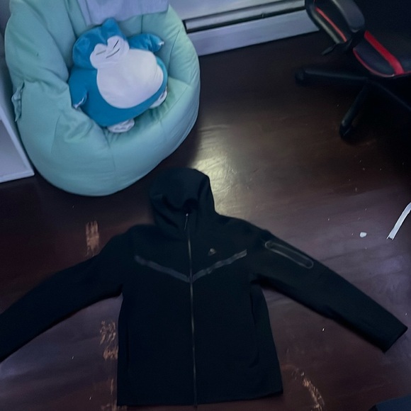 Black zip up nike tech hoodie
